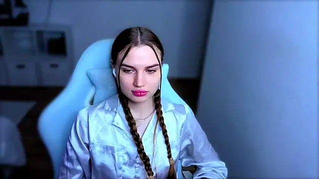 StellaLawless online show from November 14, 2025, 8:51 pm