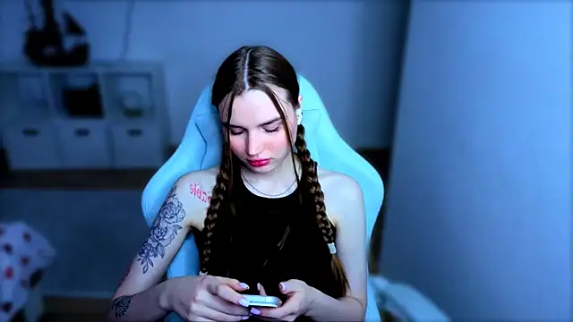 StellaLawless online show from November 23, 2025, 12:16 pm