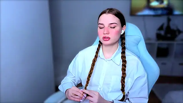 StellaLawless online show from December 14, 2025, 10:42 am