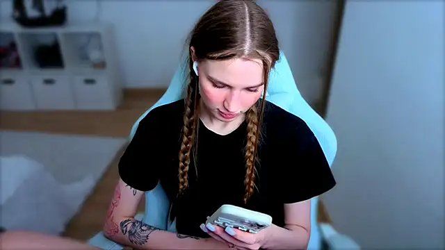 StellaLawless online show from February 21, 2026, 11:00 am