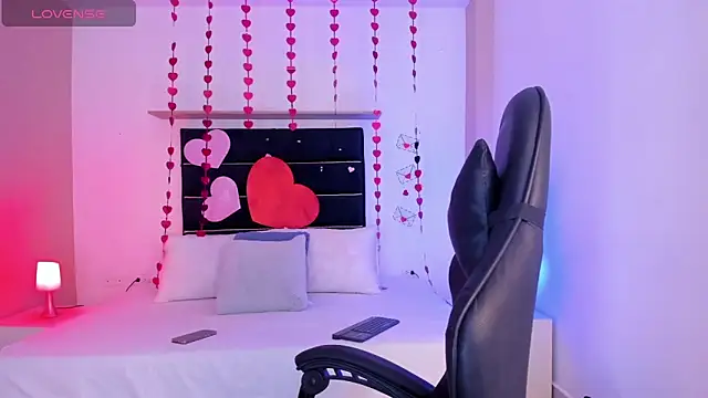 MarilynSmIith online show from February 18, 2026, 11:39 am