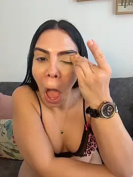 valecruz903 online show from January 14, 2026, 2:44 pm