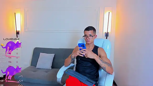 Snapshot of Paradise_boy_s chatting on February 5, 2026, 5:17 pm Paradise boy s online show from February 5, 2026, 5:17 pm