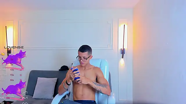 Snapshot of Paradise_boy_s chatting on February 6, 2026, 2:09 pm Paradise boy s online show from February 6, 2026, 2:09 pm