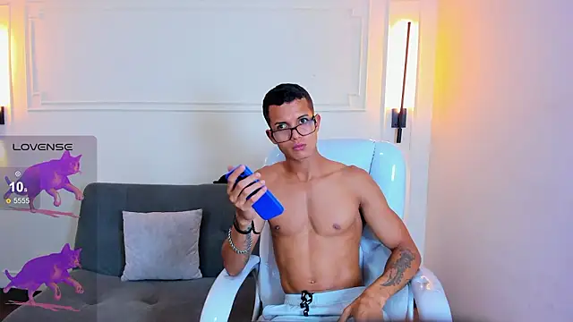 Snapshot of Paradise_boy_s chatting on February 11, 2026, 5:40 pm Paradise boy s online show from February 11, 2026, 5:40 pm