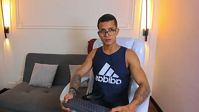 Snapshot of Paradise_boy_s chatting on February 18, 2026, 11:11 pm Paradise boy s online show from February 18, 2026, 11:11 pm