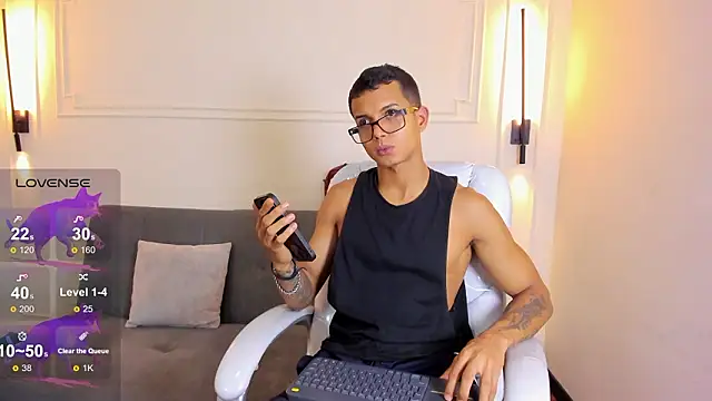 Snapshot of Paradise_boy_s chatting on February 19, 2026, 7:54 pm Paradise boy s online show from February 19, 2026, 7:54 pm