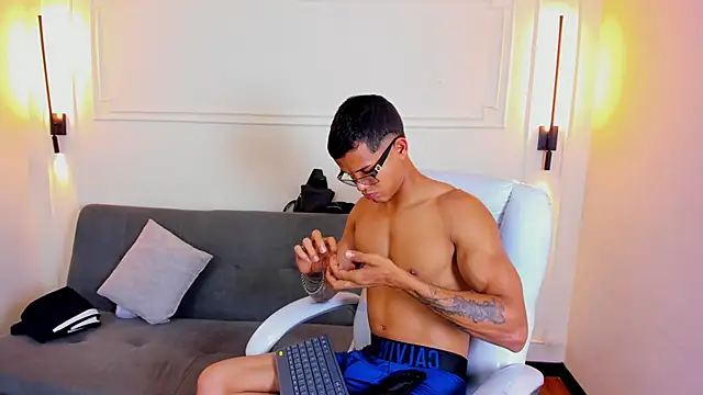 Snapshot of Paradise_boy_s chatting on February 26, 2026, 8:19 pm Paradise boy s online show from February 26, 2026, 8:19 pm