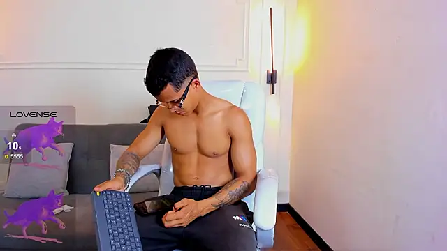 Snapshot of Paradise_boy_s chatting on February 28, 2026, 5:58 pm Paradise boy s online show from February 28, 2026, 5:58 pm