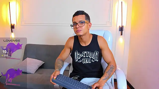 Snapshot of Paradise_boy_s chatting on March 3, 2026, 5:52 pm Paradise boy s online show from March 3, 2026, 5:52 pm