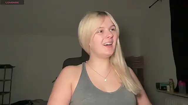 Snapshot of Allylove03 chatting on September 22, 2025, 6:10 pm Allylove03 online show from September 22, 2025, 6:10 pm