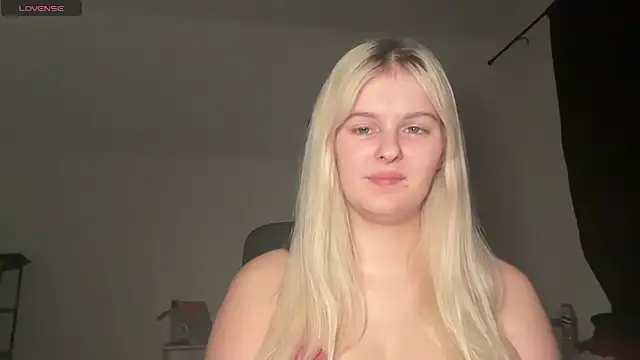 Snapshot of Allylove03 chatting on October 6, 2025, 5:54 pm Allylove03 online show from October 6, 2025, 5:54 pm