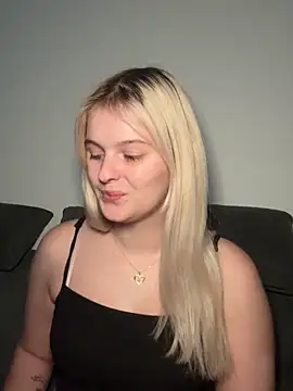 Snapshot of Allylove03 chatting on February 4, 2026, 3:29 pm Allylove03 online show from February 4, 2026, 3:29 pm