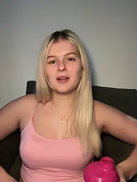 Snapshot of Allylove03 chatting on February 8, 2026, 5:22 am Allylove03 online show from February 8, 2026, 5:22 am