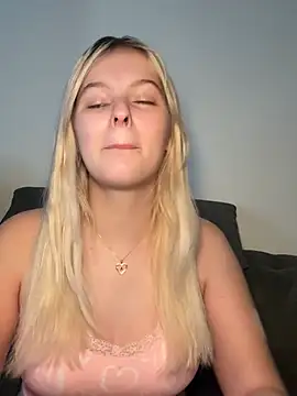 Snapshot of Allylove03 chatting on February 14, 2026, 5:48 am Allylove03 online show from February 14, 2026, 5:48 am