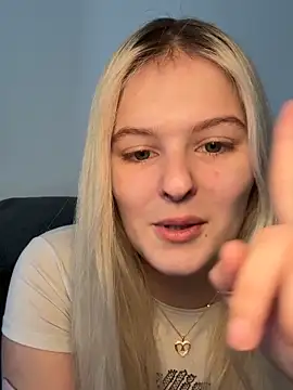 Snapshot of Allylove03 chatting on February 15, 2026, 8:35 am Allylove03 online show from February 15, 2026, 8:35 am