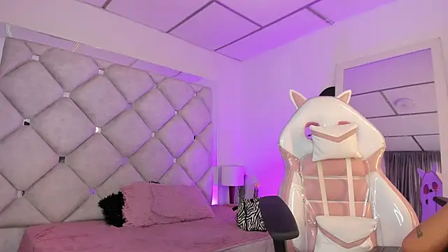 alessiaferry online show from February 4, 2026, 8:36 pm