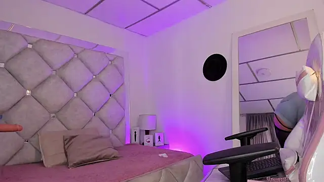 alessiaferry online show from April 7, 2026, 5:13 pm