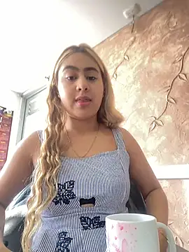 Miabonnett  online show from November 8, 2025, 12:16 pm