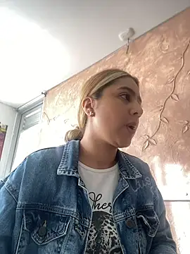 Miabonnett  online show from November 25, 2025, 12:16 pm