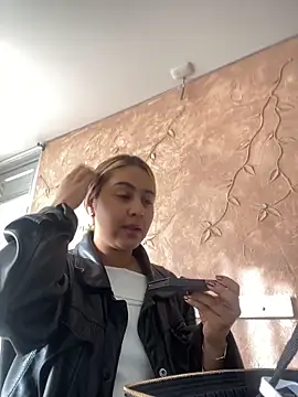 Miabonnett  online show from November 26, 2025, 12:17 pm