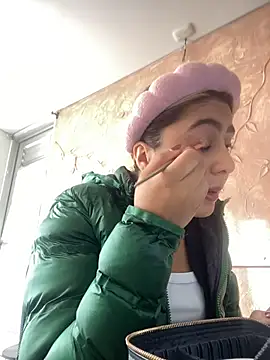 Miabonnett  online show from November 27, 2025, 12:18 pm