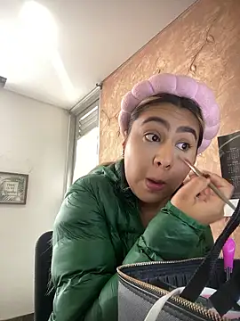 Miabonnett  online show from January 6, 2026, 12:20 pm