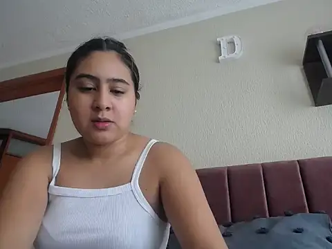 Miabonnett  online show from February 17, 2026, 2:57 pm