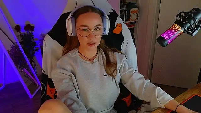 Emili1- online show from March 12, 2025, 1:19 pm