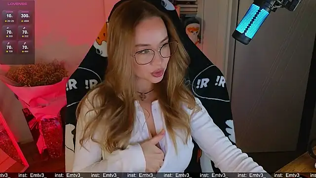 Emili1- online show from December 17, 2025, 4:02 pm