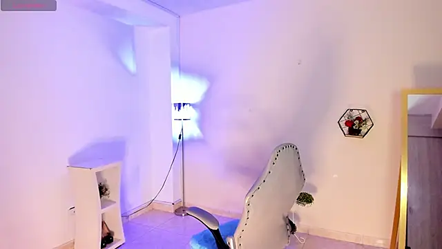 amelyaDreams online show from December 1, 2025, 8:03 pm