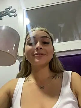 Snapshot of emma_oxford chatting on January 22, 2025, 12:59 am emma oxford online show from January 22, 2025, 12:59 am