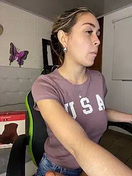 Snapshot of emma_oxford chatting on February 11, 2025, 2:46 am emma oxford online show from February 11, 2025, 2:46 am