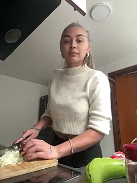 Snapshot of emma_oxford chatting on February 3, 2026, 5:18 pm emma oxford online show from February 3, 2026, 5:18 pm