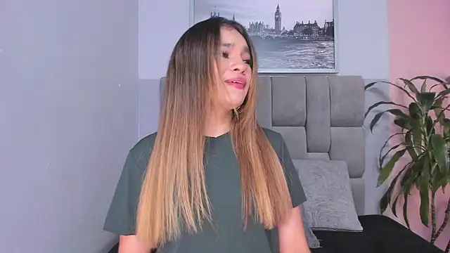 selene tylor  online show from September 18, 2025, 5:09 am