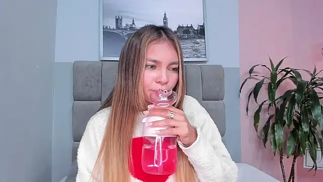 selene tylor  online show from April 12, 2026, 2:05 am