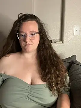 Snapshot of goodgirllolagrey chatting on June 13, 2026, 3:37 am goodgirllolagrey online show from June 13, 2026, 3:37 am
