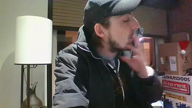 Wesleymodel online show from March 25, 2026, 6:58 pm