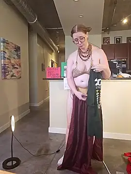 littlelustlamb online show from September 18, 2025, 6:32 pm