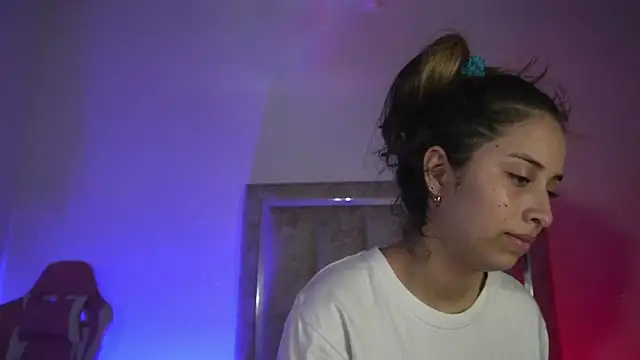 little-Emma online show from July 1, 2026, 11:26 pm