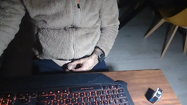 Adri gard online show from March 11, 2026, 9:32 pm