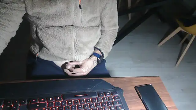 Adri gard online show from March 18, 2026, 10:02 pm