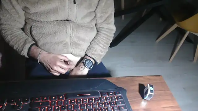 Adri gard online show from March 24, 2026, 9:09 pm