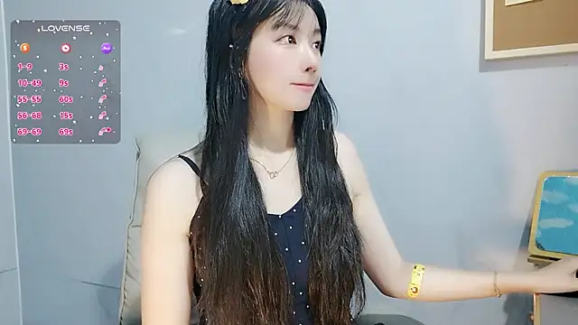 Snapshot of Nery_Asian chatting on October 4, 2025, 4:21 am Nery Asian online show from October 4, 2025, 4:21 am