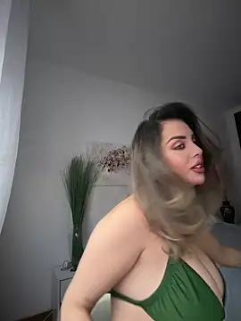 Alirawrz online show from December 15, 2025, 8:18 am