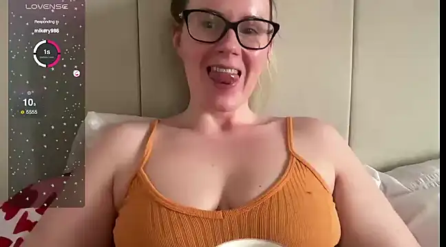 redheadrosie69 online show from February 16, 2025, 3:38 pm