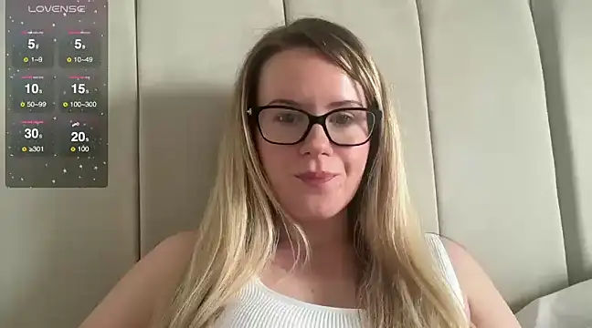 redheadrosie69 online show from February 25, 2025, 10:37 am