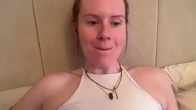 redheadrosie69 online show from October 10, 2025, 7:18 am