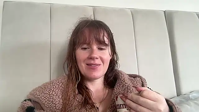 redheadrosie69 online show from October 13, 2025, 9:20 am