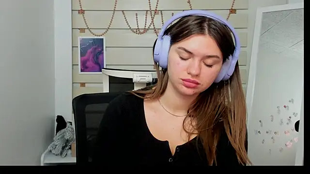 Josephine Kiss online show from January 23, 2025, 10:01 am